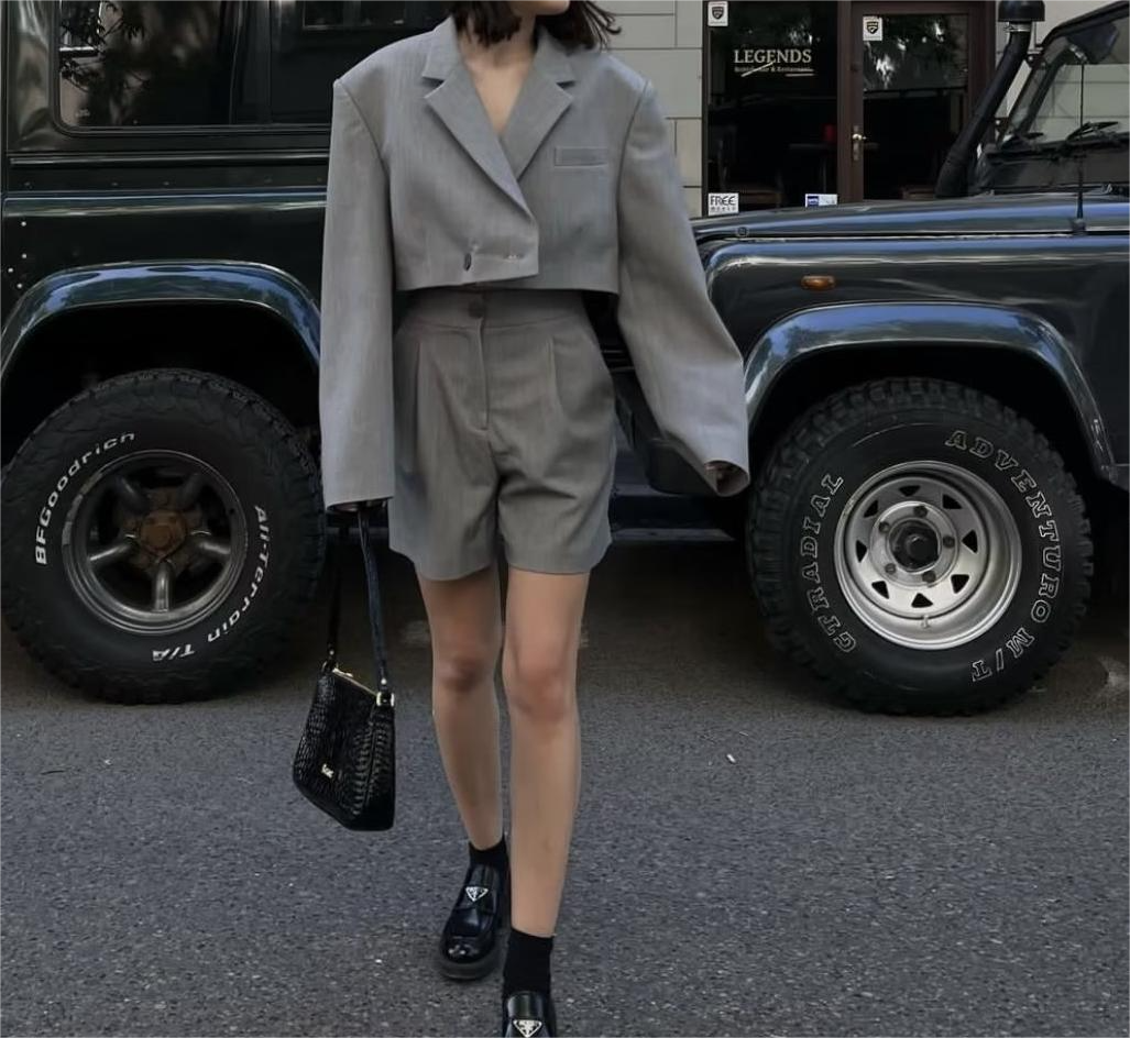 Autumn High Grade Casual Small Short Top Shorts Two-Piece Set