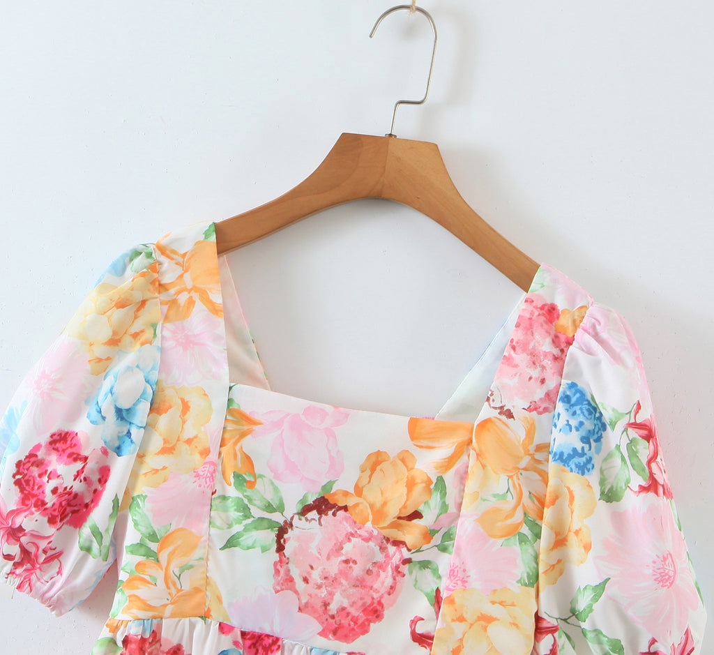 Women's Blogger Hundred Floral Puff Sleeve Back Elastic Printed Top