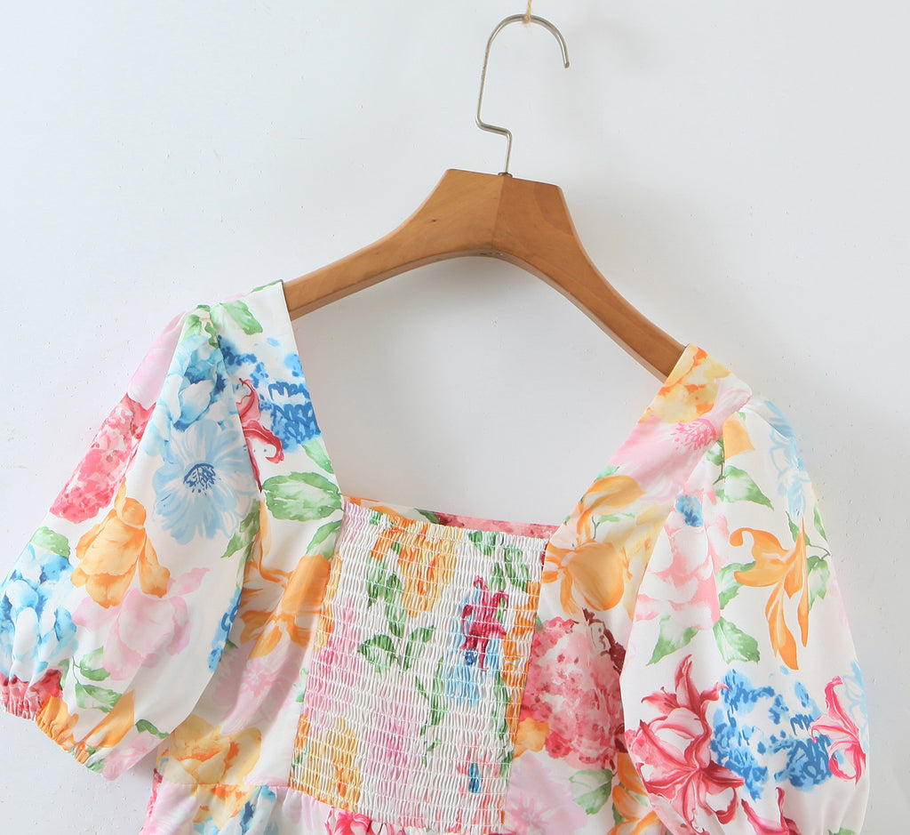 Women's Blogger Hundred Floral Puff Sleeve Back Elastic Printed Top