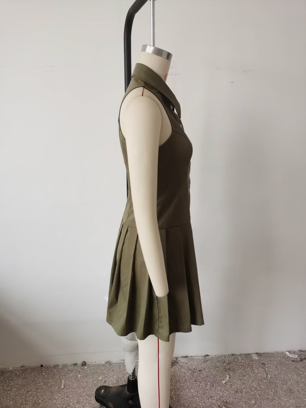 Sexy V neck Halter Backless Dress Women Summer Sexy Waist Trimming Sleeveless Pleated Dress