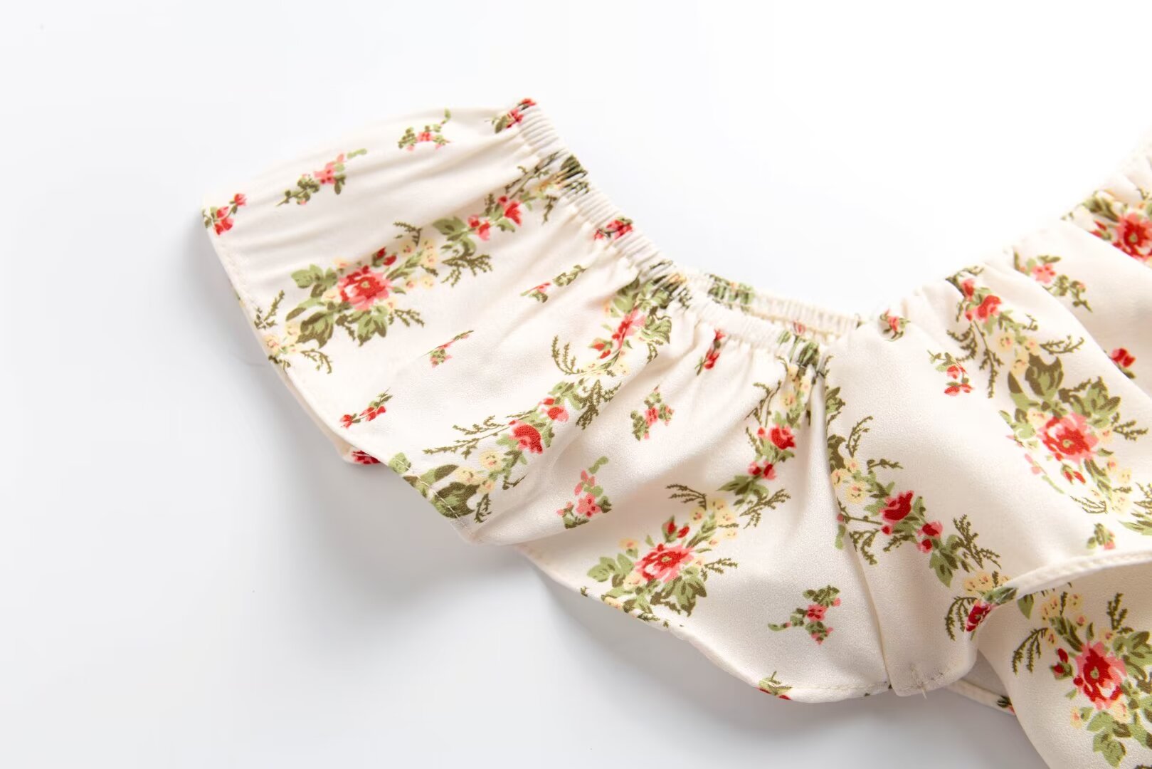 Women’s White Floral Ruffle Smocked Crop Camisole