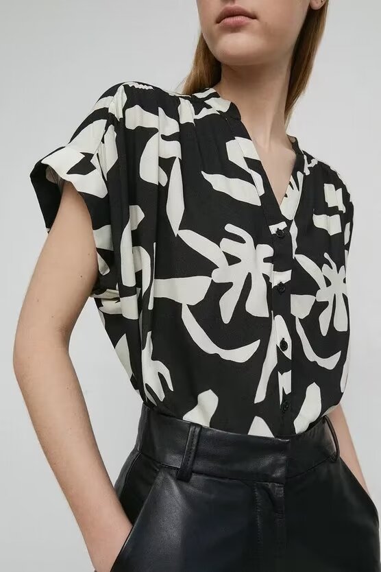 Women's Printed V-Neck Short Sleeve Shirt