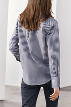 Women's Loose Long Sleeves Contrast Color Neckline Poplin Shirt