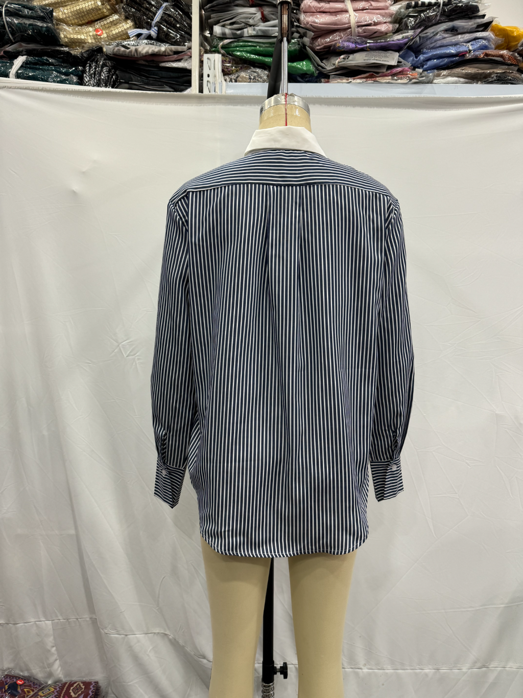 Women's Loose Long Sleeves Contrast Color Neckline Poplin Shirt