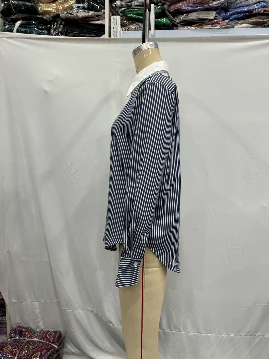 Women's Loose Long Sleeves Contrast Color Neckline Poplin Shirt