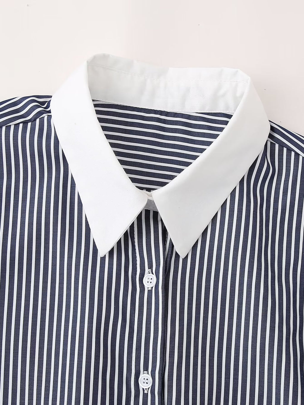 Women's Loose Long Sleeves Contrast Color Neckline Poplin Shirt
