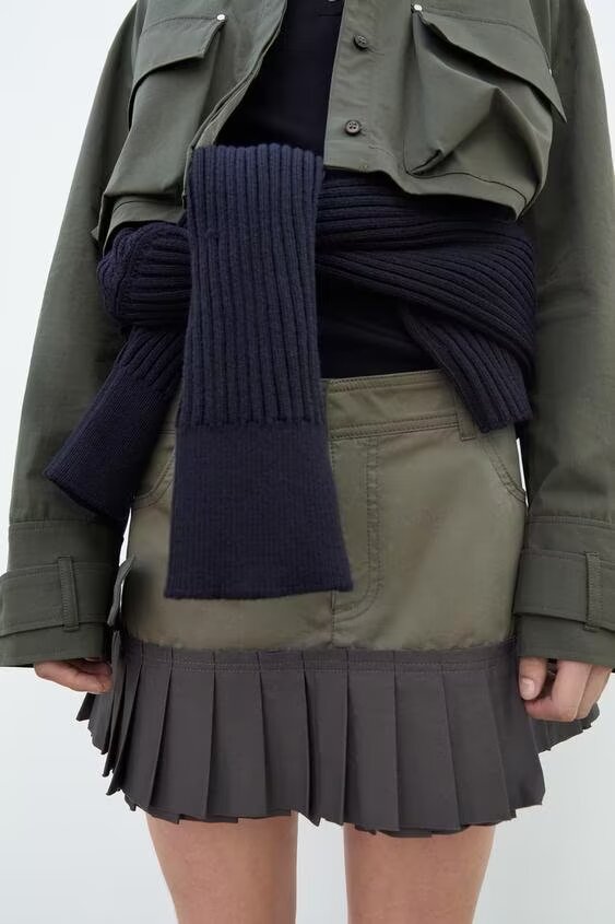 Slim Army Green Pleated Skirt