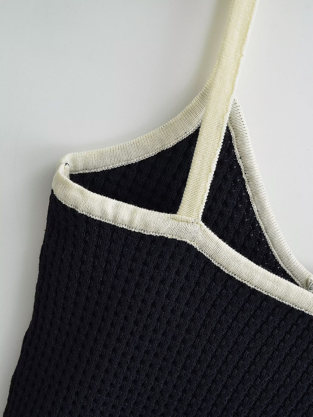 French Wooden Ear Color Matching Knitted Camisole Chic