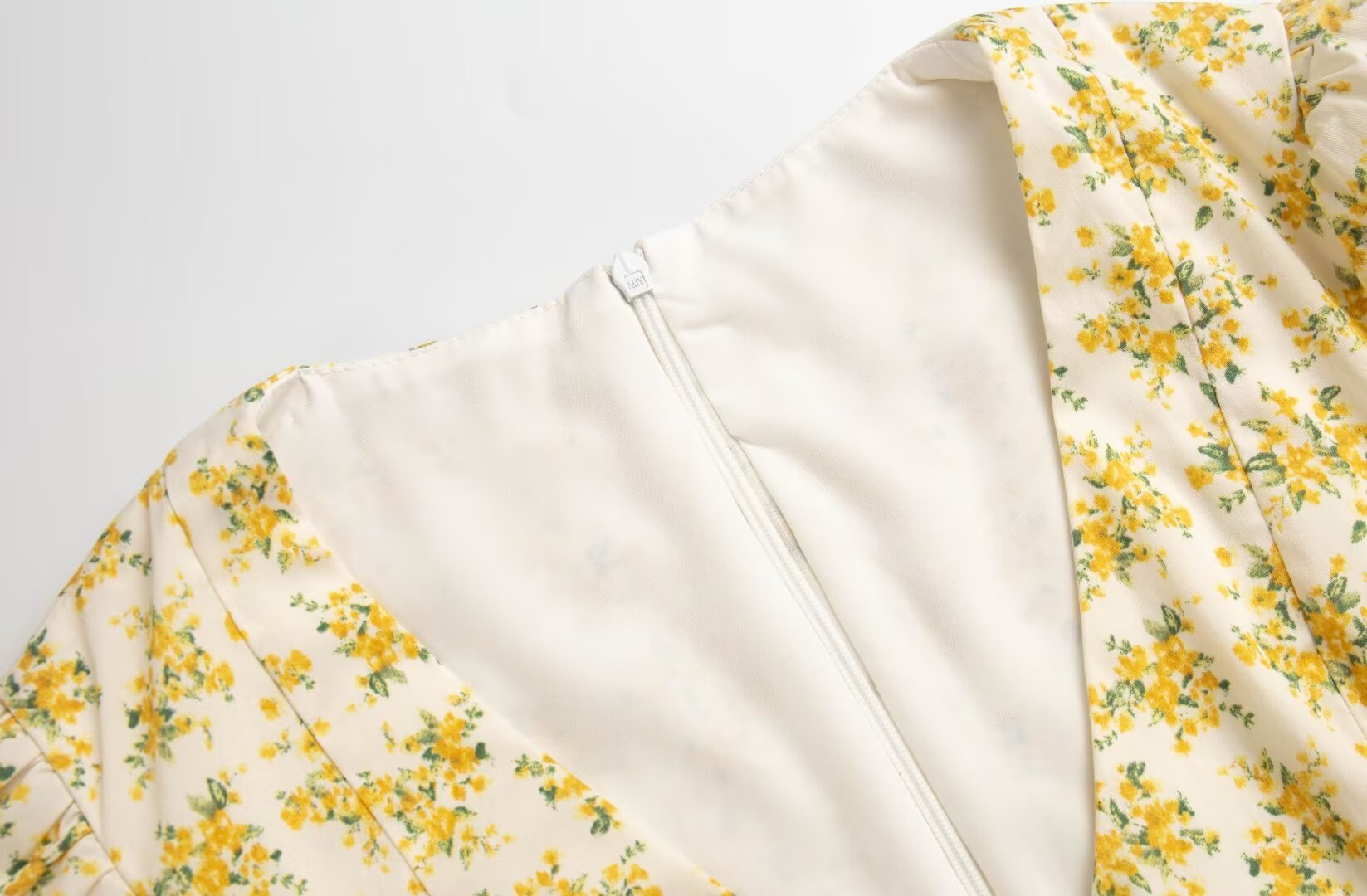 Women's V Neck Bow Lace Up Bubble Sleeve Floral Dress Summer Tight Waist Slim Pleated A Line Dress