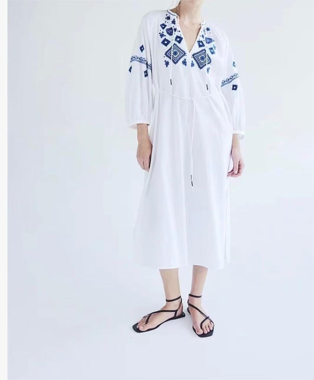 Women's Embroidered Floral V-Neck Lantern-Sleeve Dress