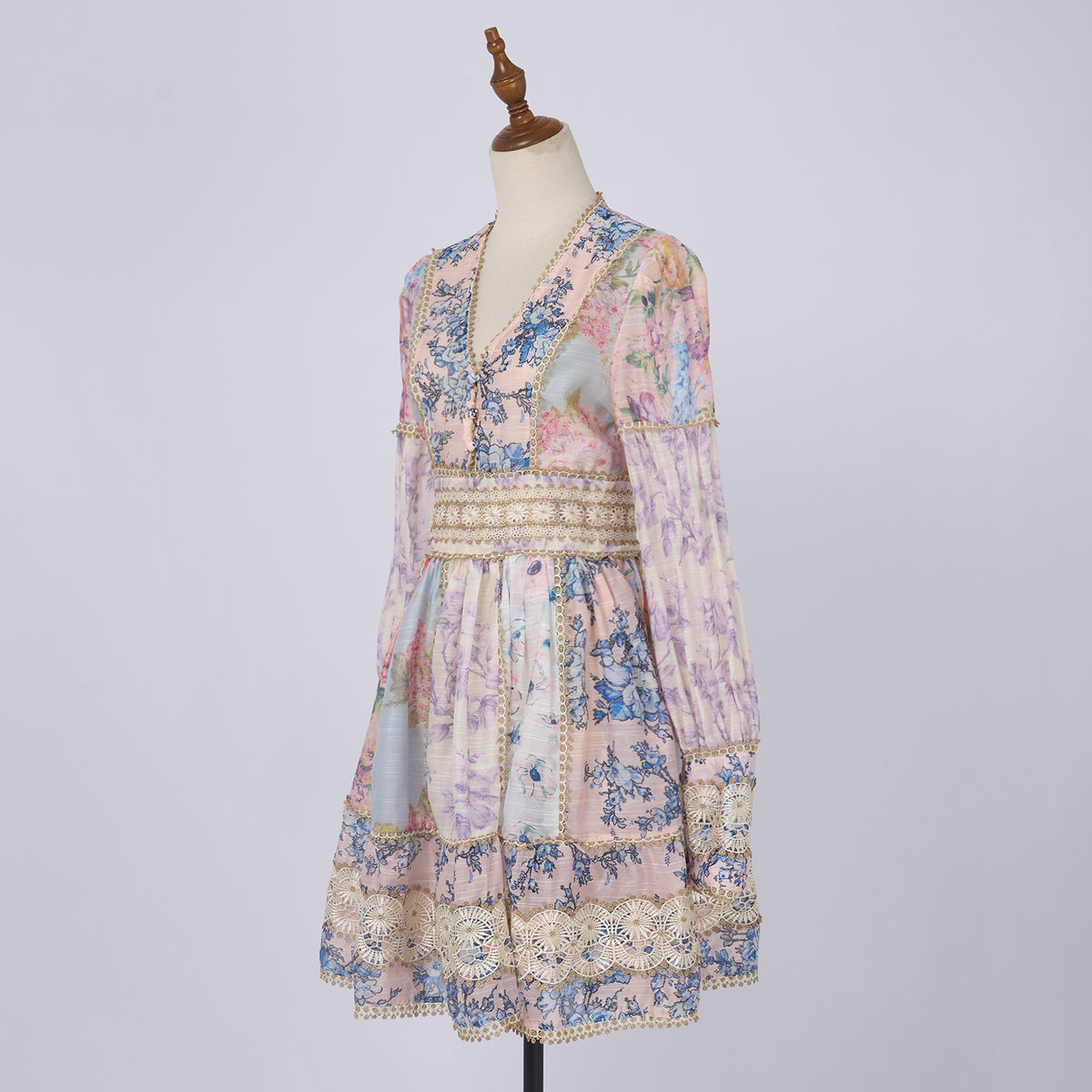 Spring Lace V-Neck Long-Sleeve Short Dress