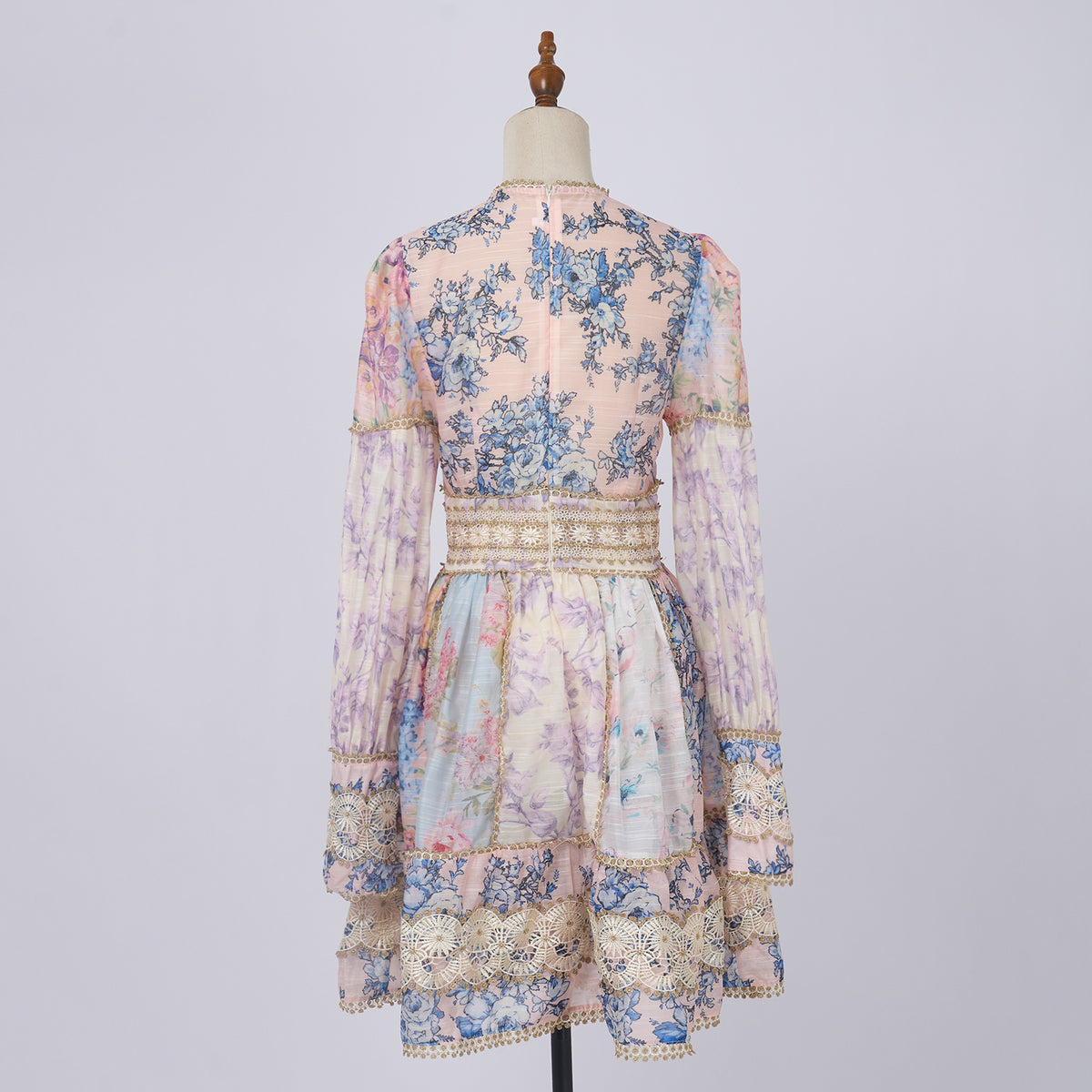 Spring Lace V-Neck Long-Sleeve Short Dress