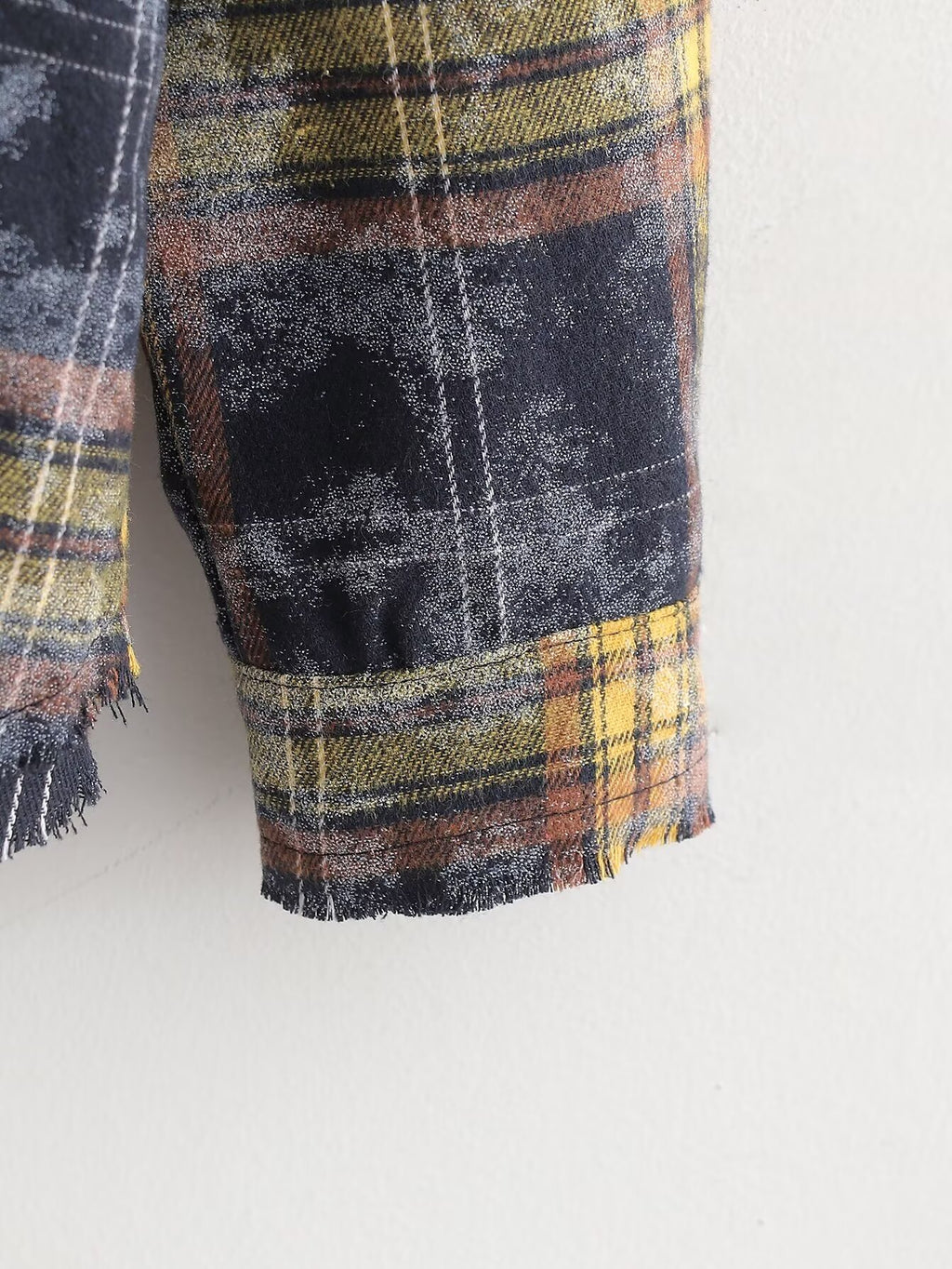 Women's Plaid Long-Sleeve Collared Shirt