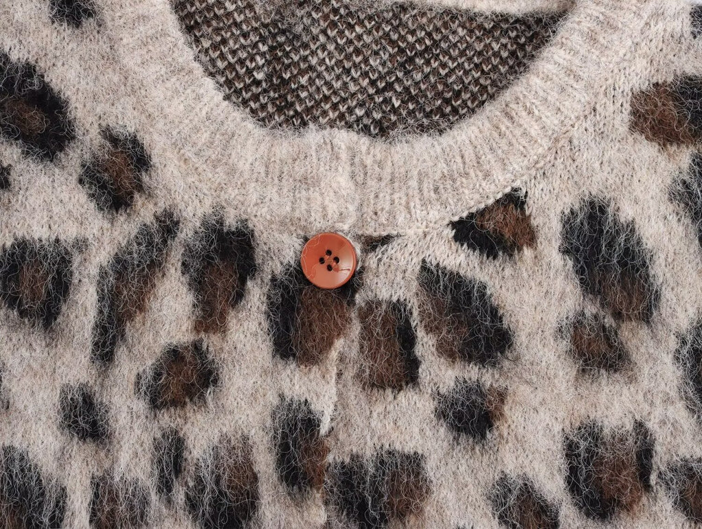 Women's Fall Stylish Simple Leopard Print Button Decoration Sweater