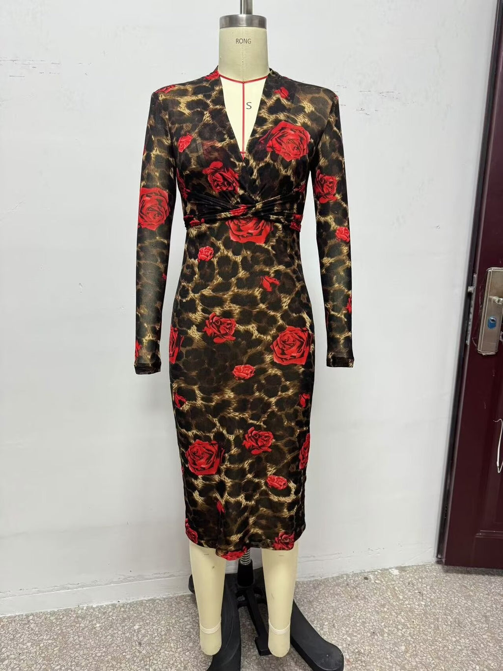 Women's Winter V Neck Slim Knitted Leopard Rose Print Sheath Long Sleeve Dress