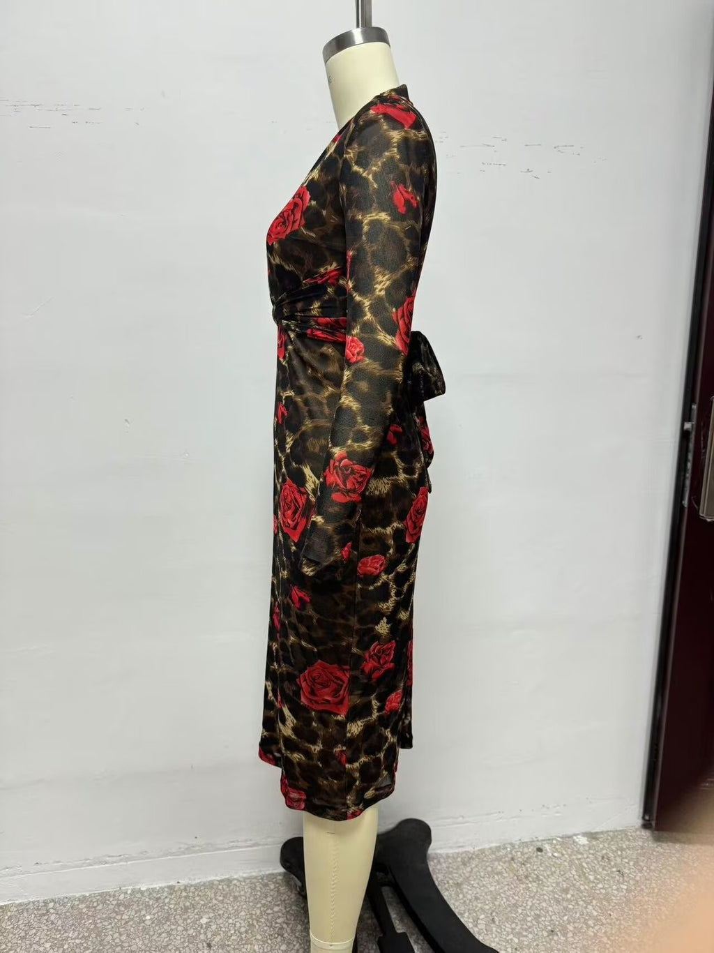 Women's Winter V Neck Slim Knitted Leopard Rose Print Sheath Long Sleeve Dress