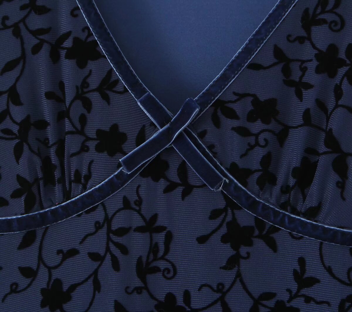 Retro V-Neck Short-Sleeve Mid Length Sweet Floral Flocking Dress
