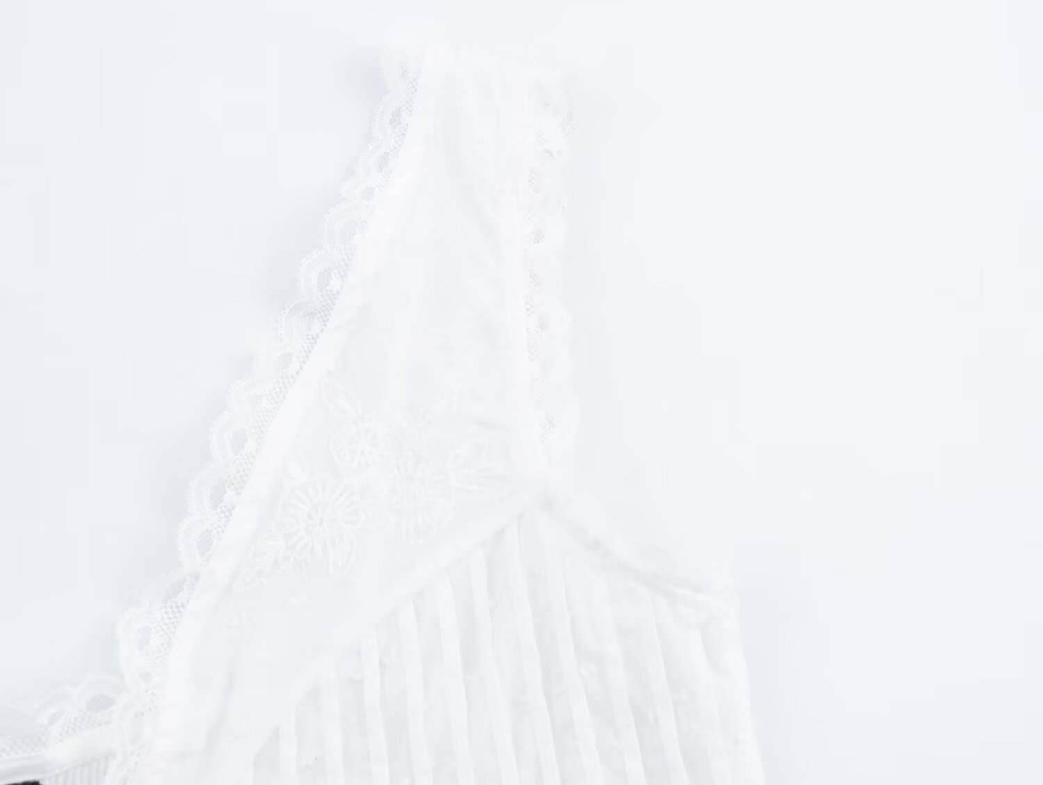 Women's Bow Detail Tulle V-Neck Crop Top