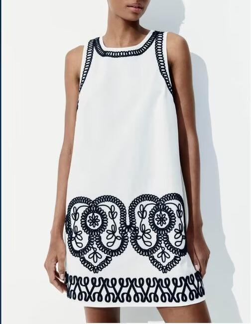 Summer Round-Neck Sleeveless Embroidered Casual Dress