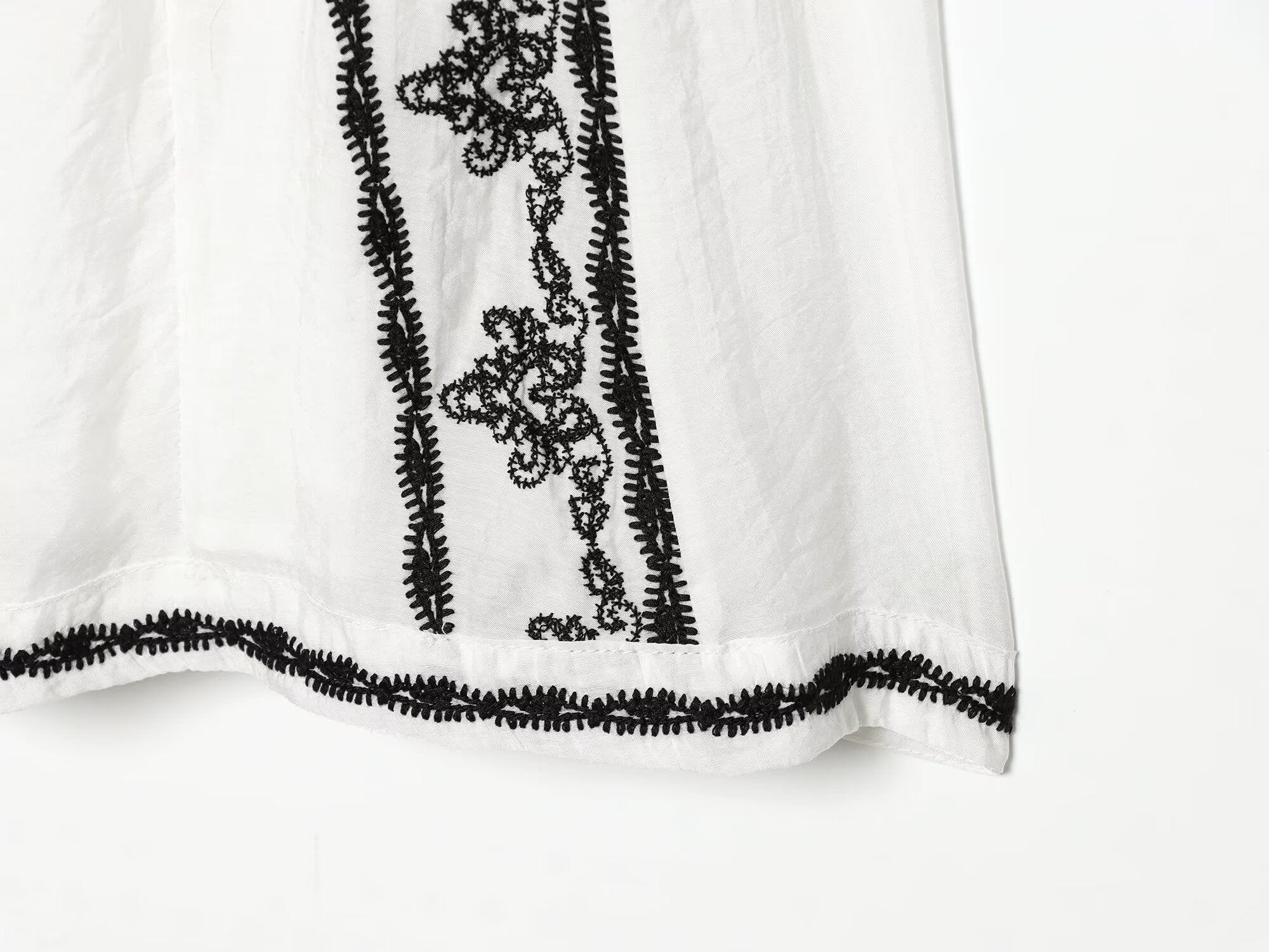 Women's Contrast Embroidered V-Neck Dress