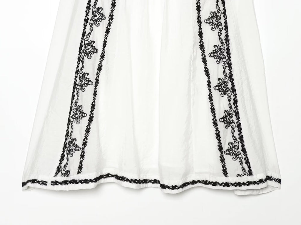Women's Contrast Embroidered V-Neck Dress