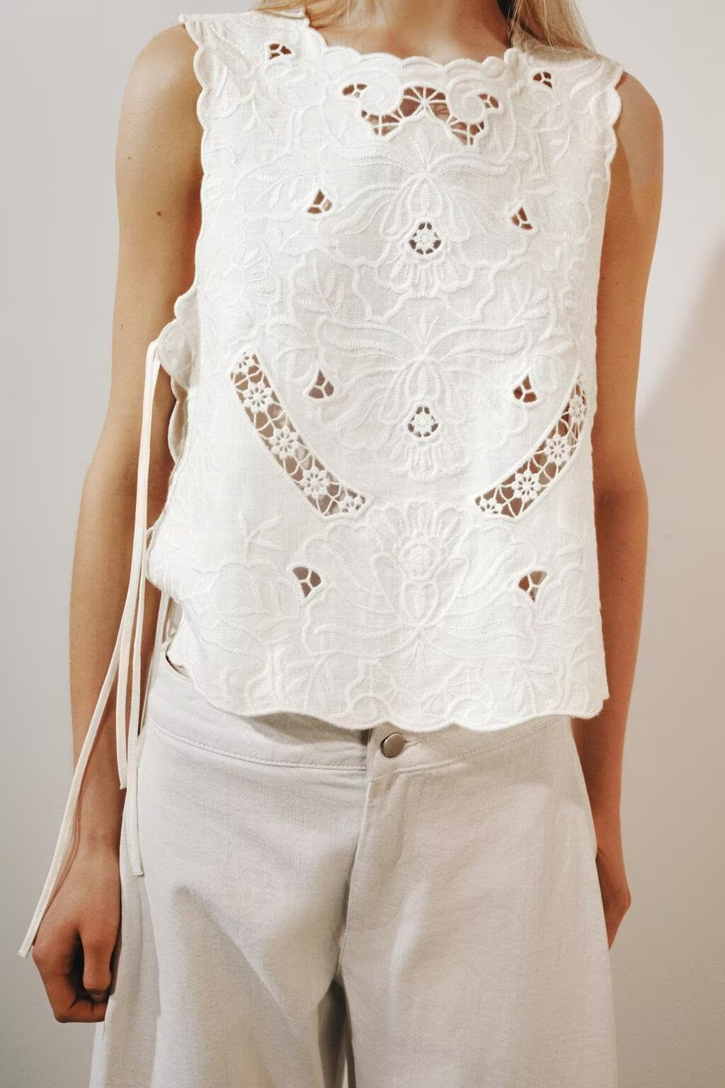 Simple Solid Color Artistic Embroidery Sleeveless Vest