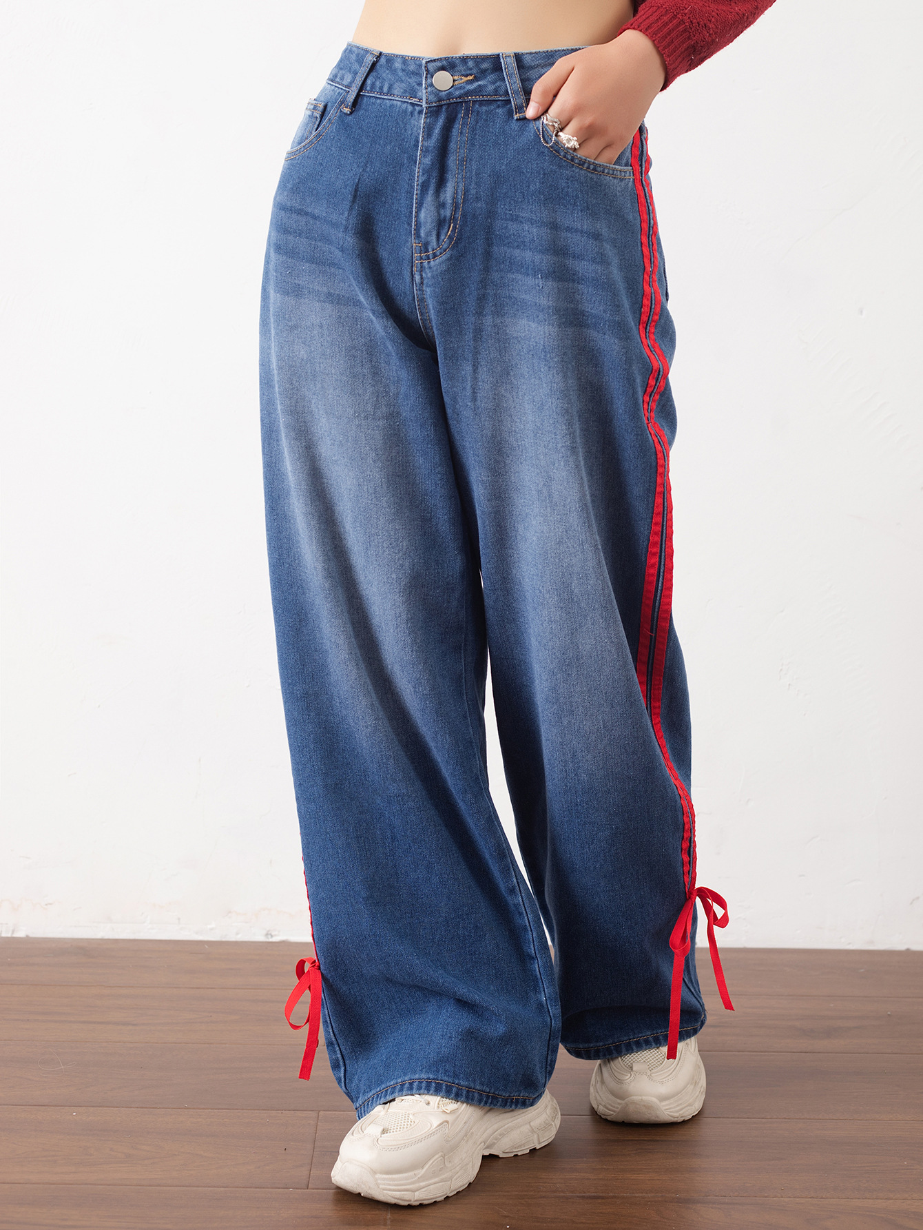 Women's Blue Wide-Leg Contrast-Trim Jeans