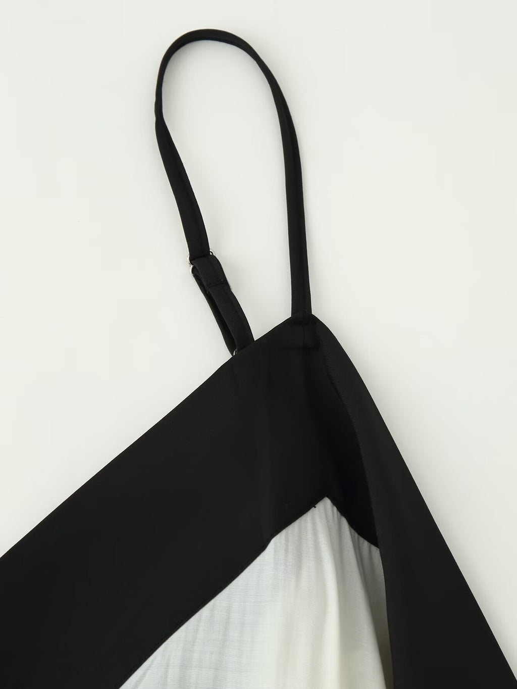 Women's Contrast-Color V-Neck Maxi Dress