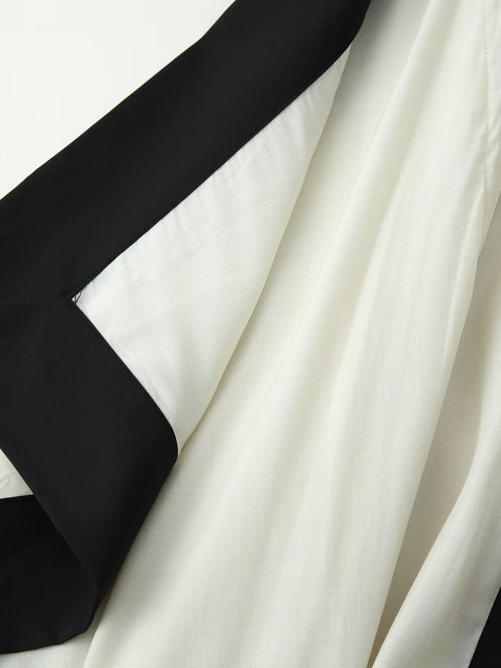 Women's Contrast-Color V-Neck Maxi Dress