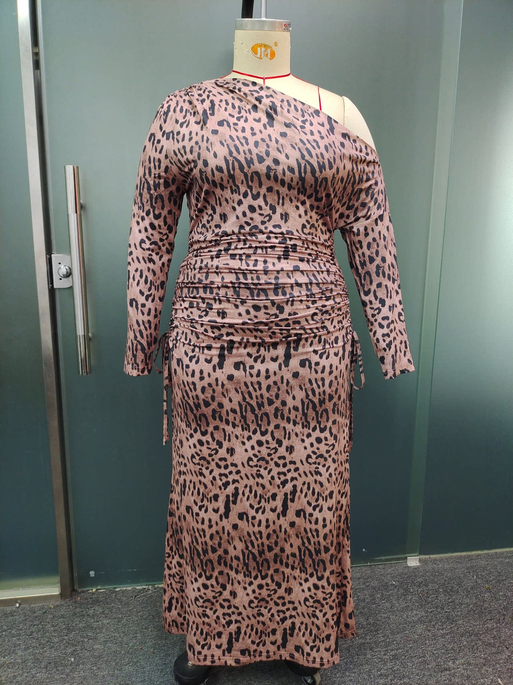 Women's Plus-Size Leopard Print One-Shoulder Maxi Dress