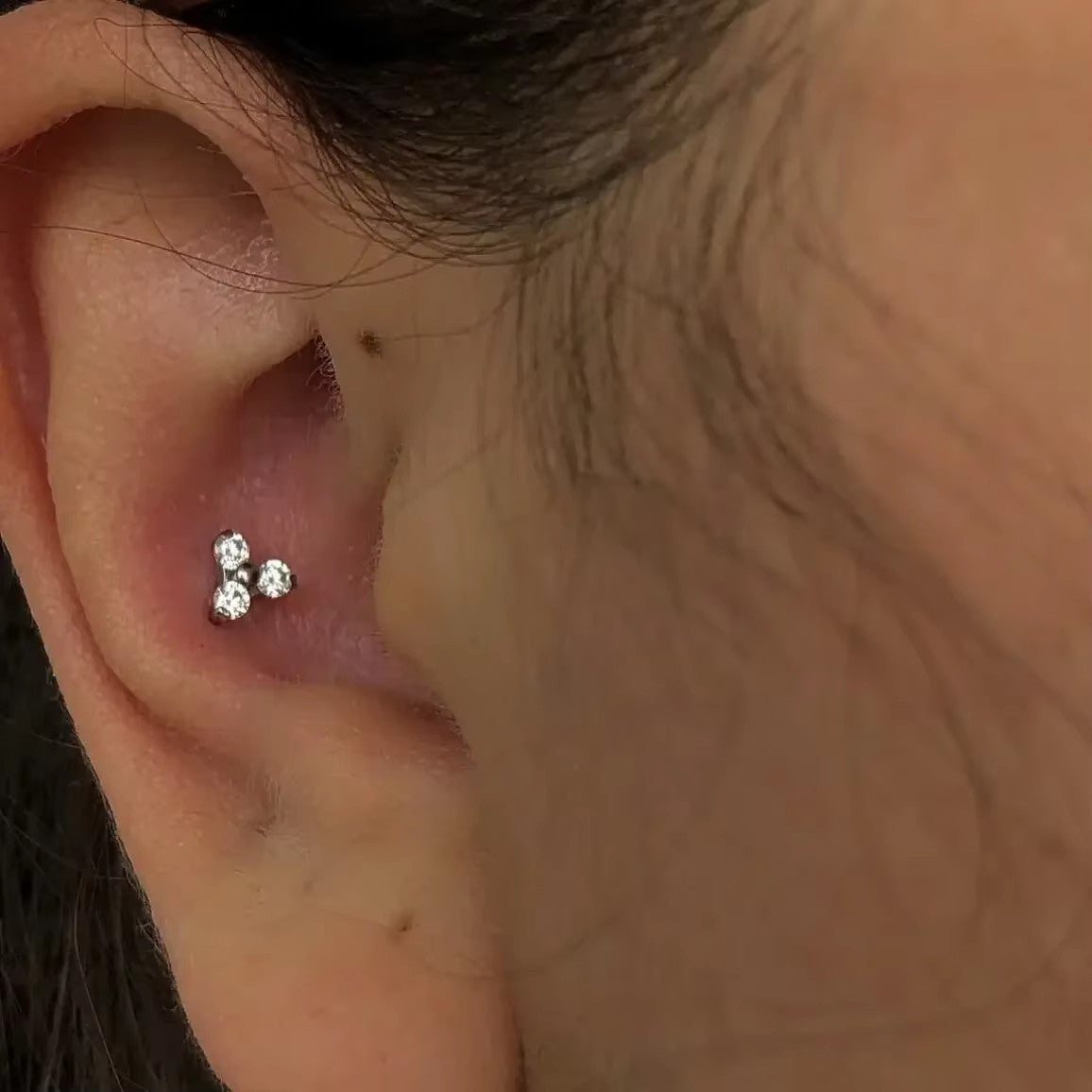 G23 titanium three-zircon flat-back piercing stud