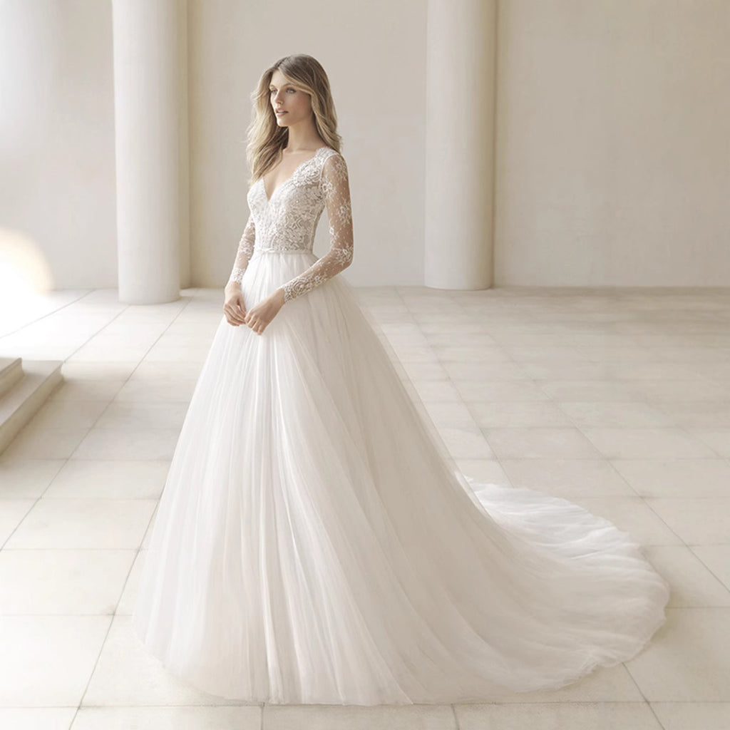Women's white lace long-sleeve ball gown wedding dress