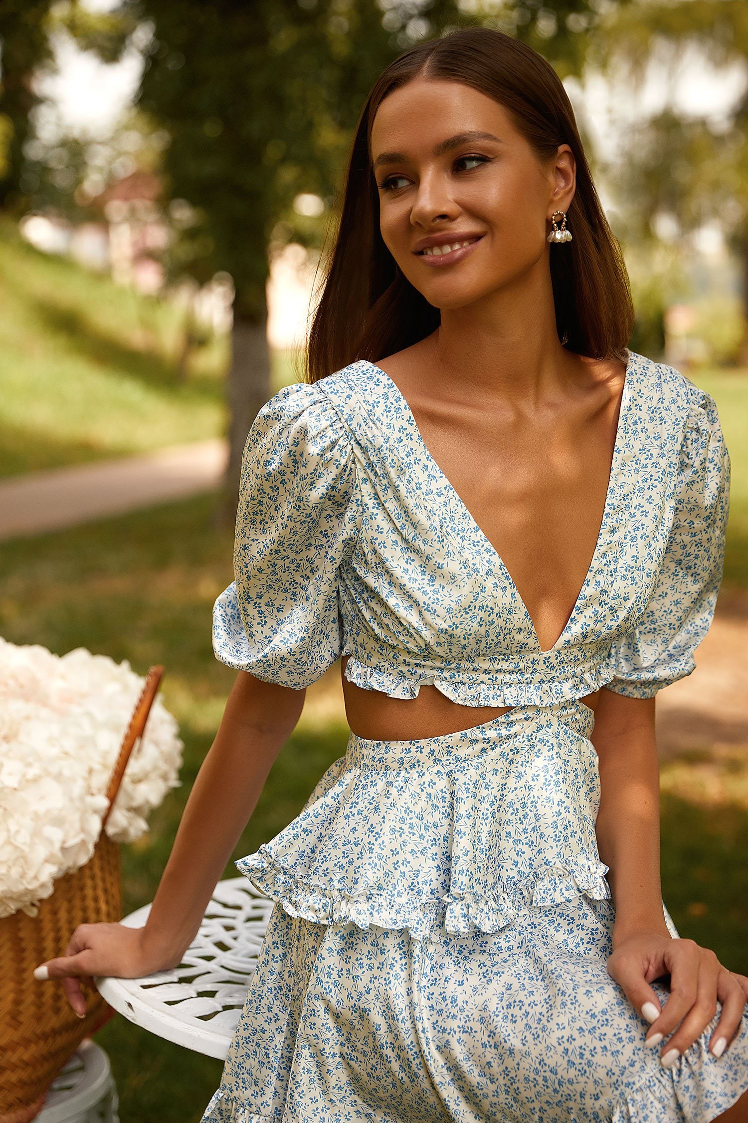 Women's V-Neck Floral Cutout Short-Sleeve Mini Dress