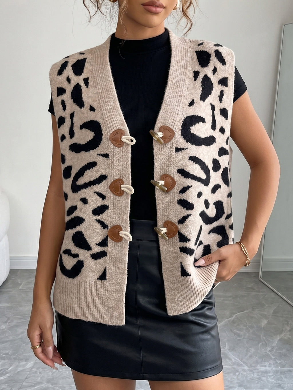 Khaki 3 Brown Love Horn Button
