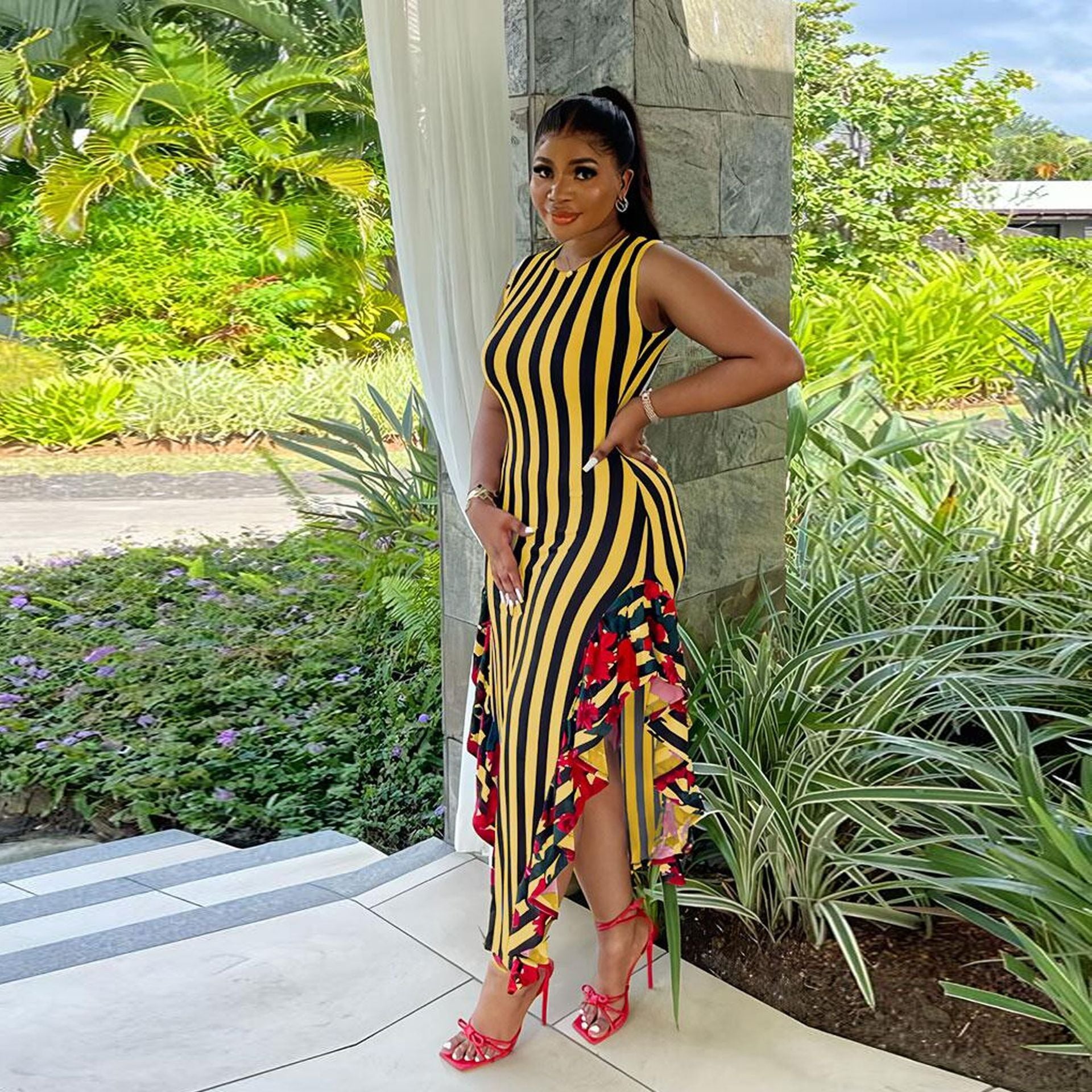 Women's Crew-Neck Floral Stripe Ruffle Sleeveless Maxi Dress