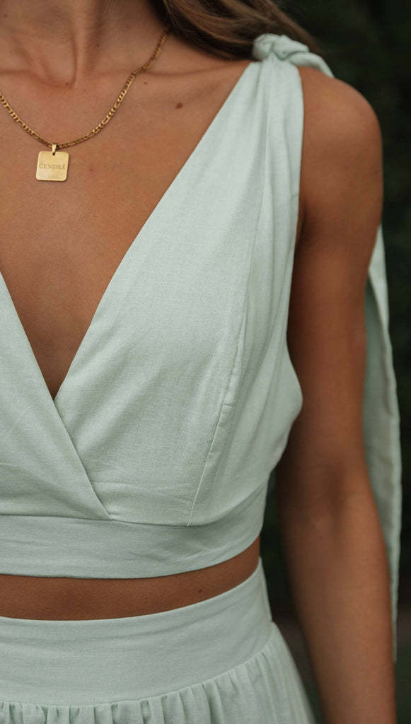 Women's V Neck Sleeveless Shoulder Coordinated Two-Piece Set