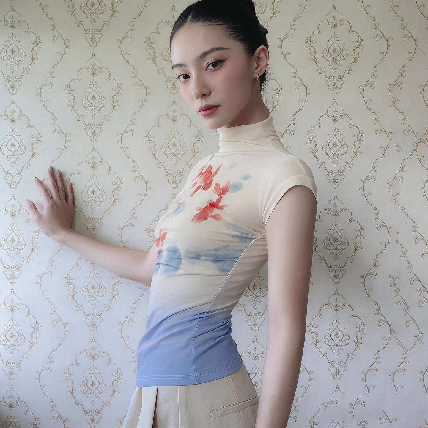 Women’s Ivory Goldfish Graphic Stand Collar T Shirt