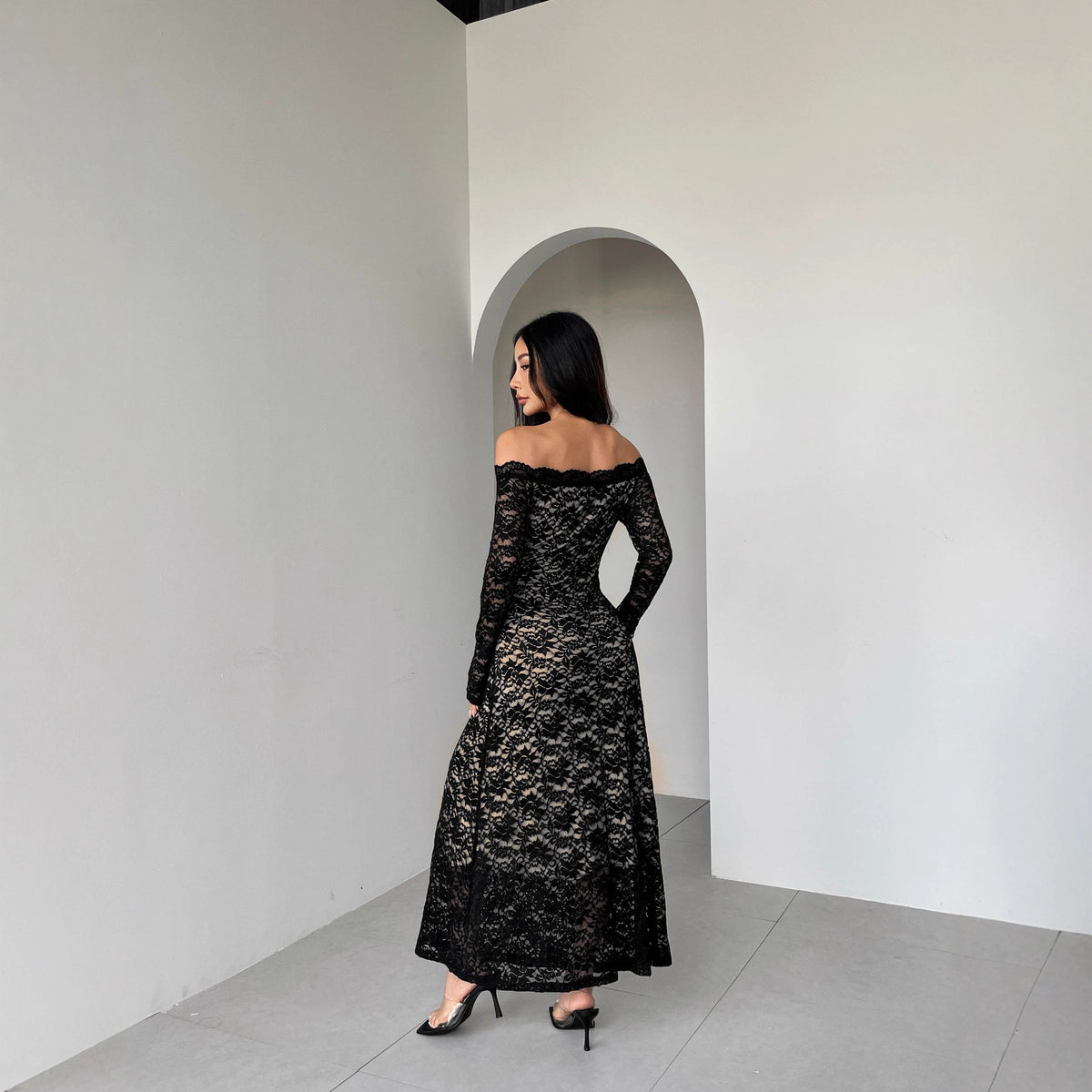 Lace Slim V-Neck Maxi Dress