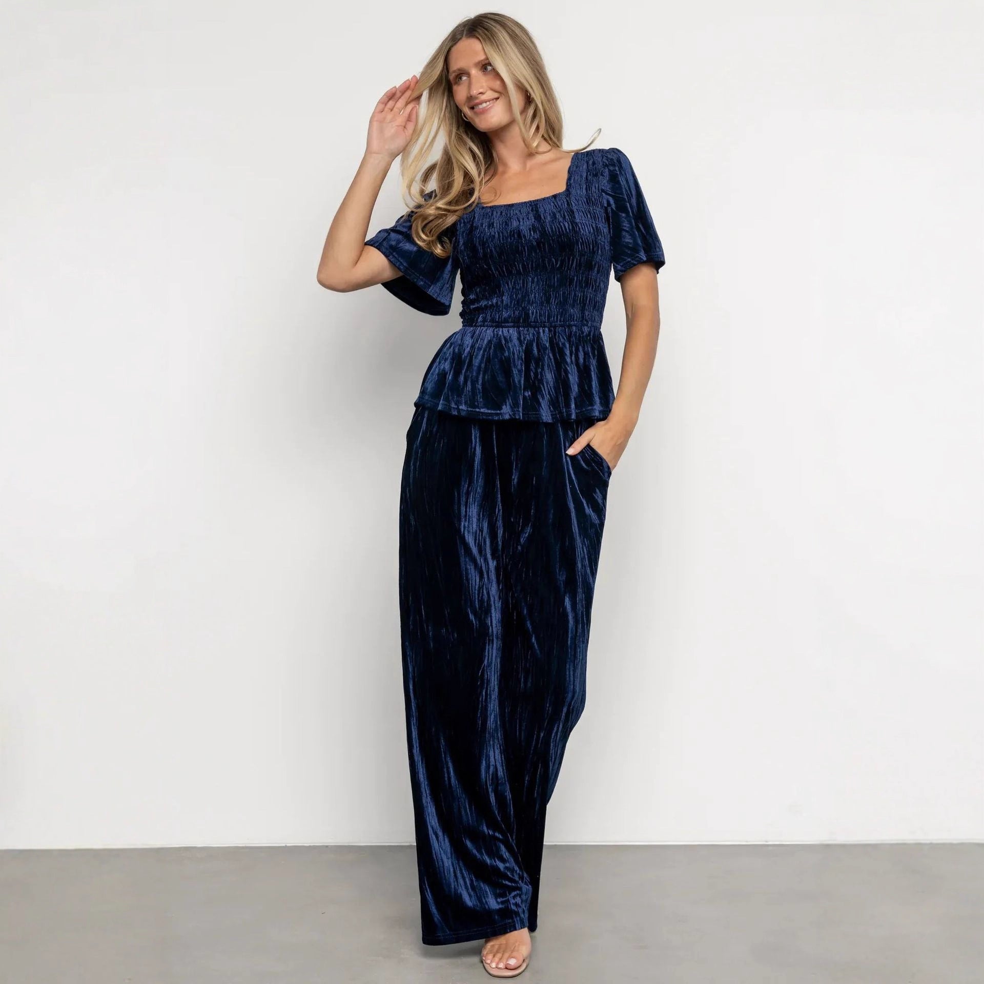 Velvet Women Solid Color Pleated Slim Casual Short Sleeved