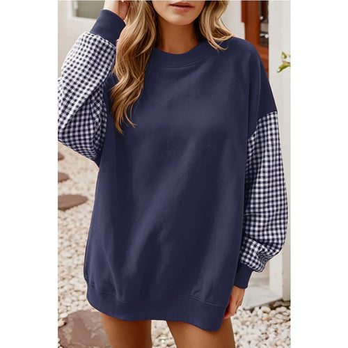 Navy blue loose sweatshirt with round neck and checkered contrast sleeves