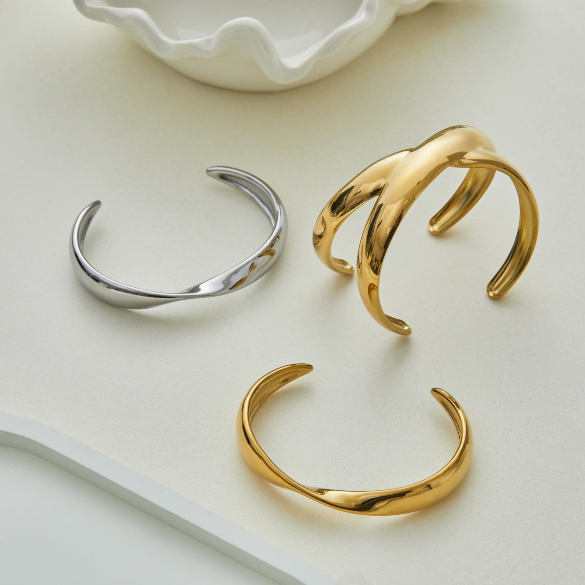 Women's Twisted Open Bracelet