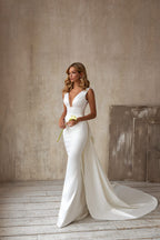 Women’s V-Neck Sleeveless Formal Wedding Dress