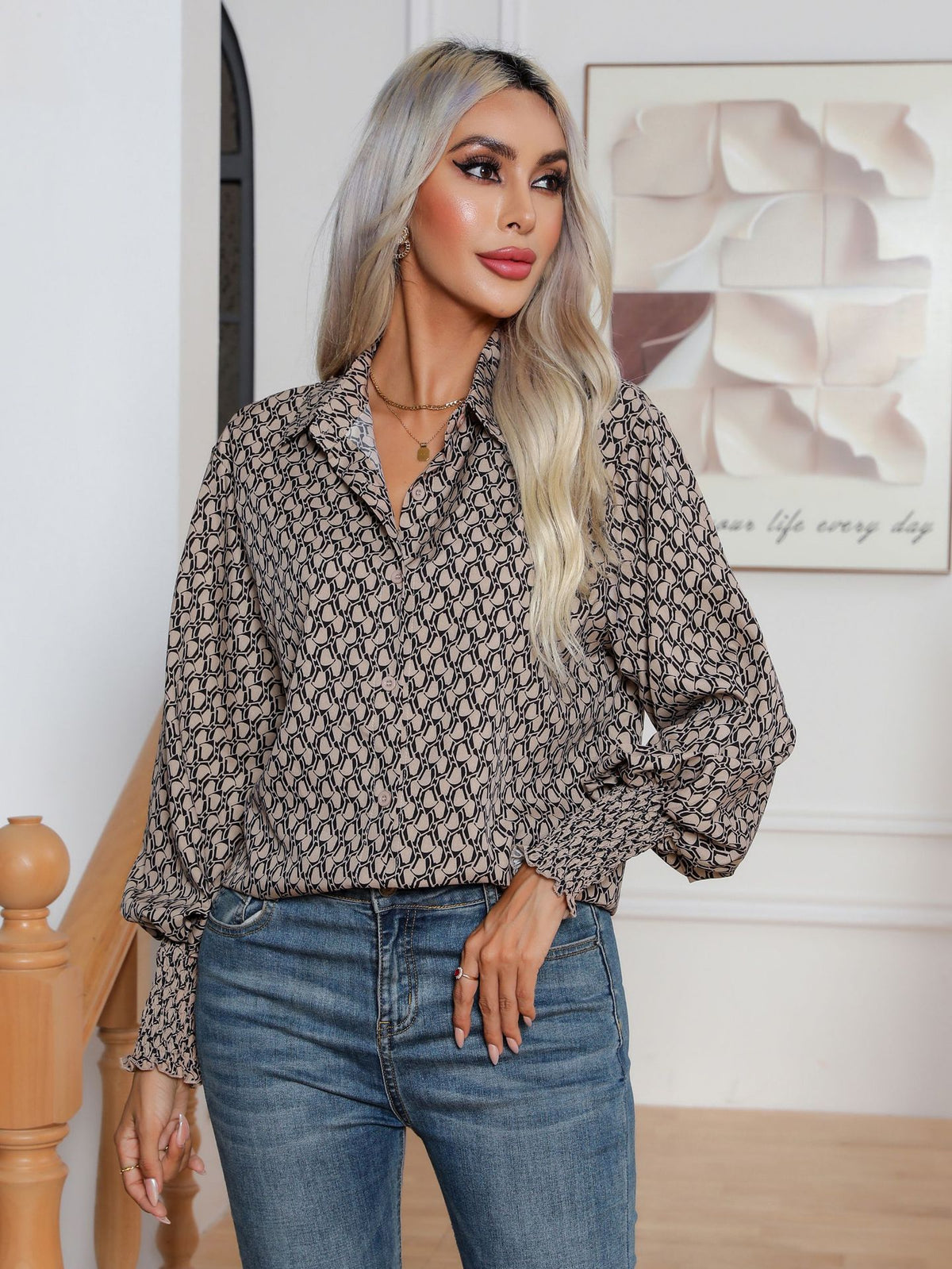 Women’s Khaki Geometric Print Lantern Sleeve Shirt