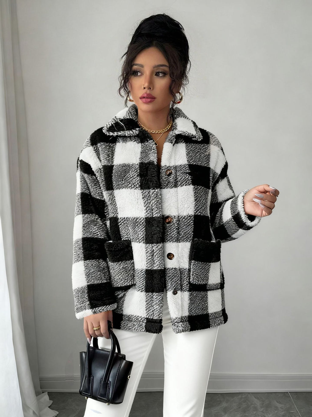 Black and White Lattice Pattern