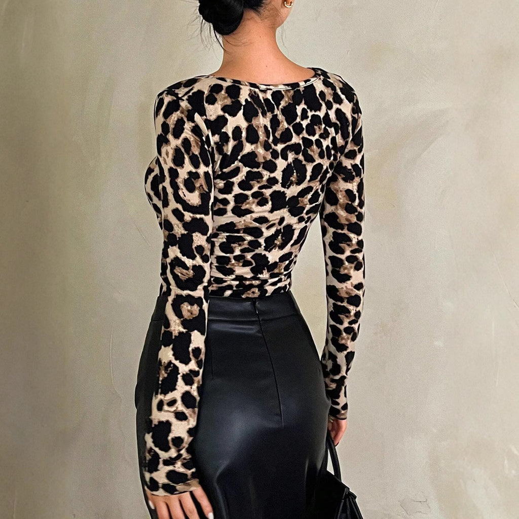 Leopard Print Scoop Neck Fitted Top