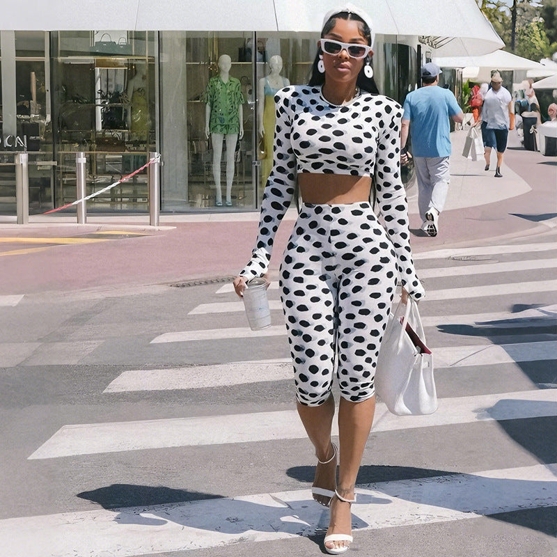 Polka dot long-sleeve crop top and capri leggings set, white with black dots
