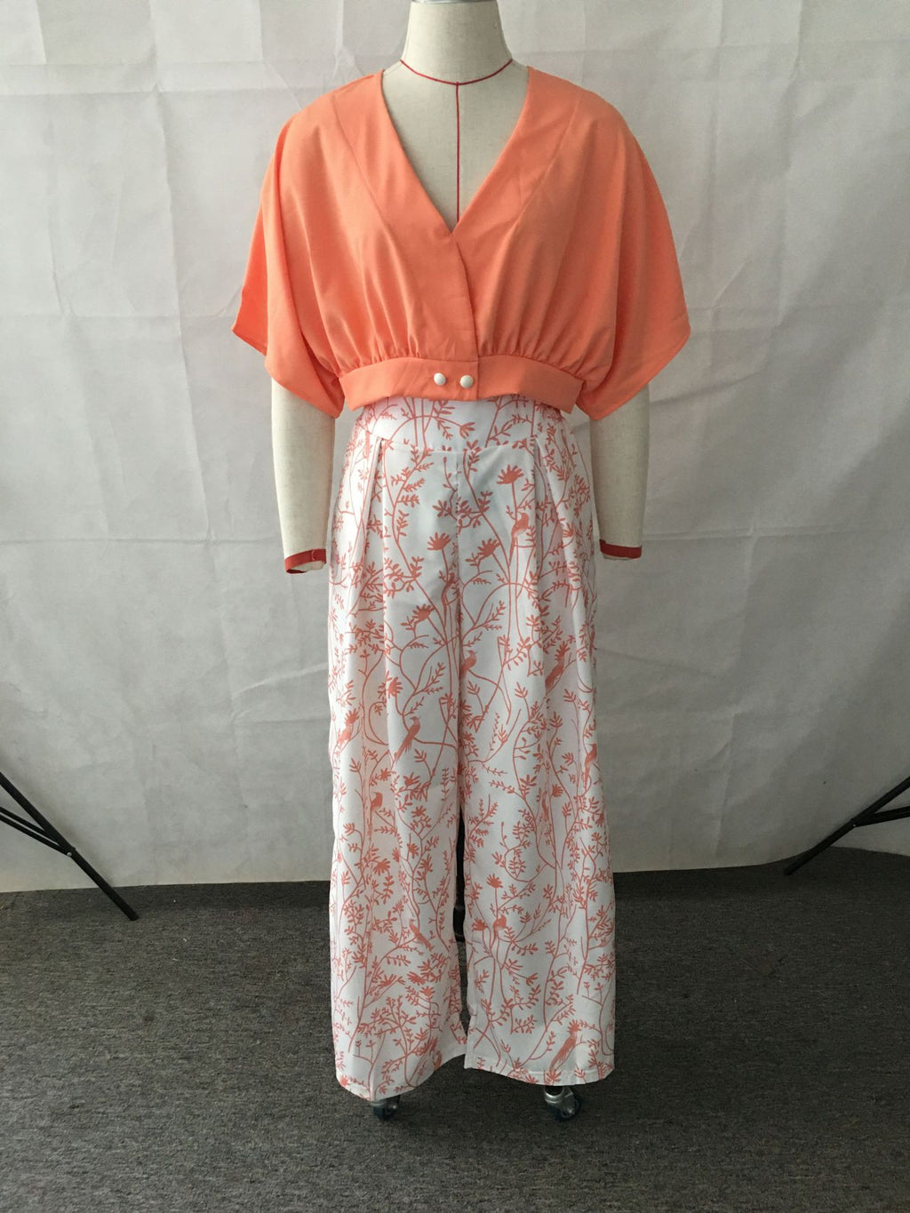 Women's V Neck Short Printed Top and Pants Two-Piece Set