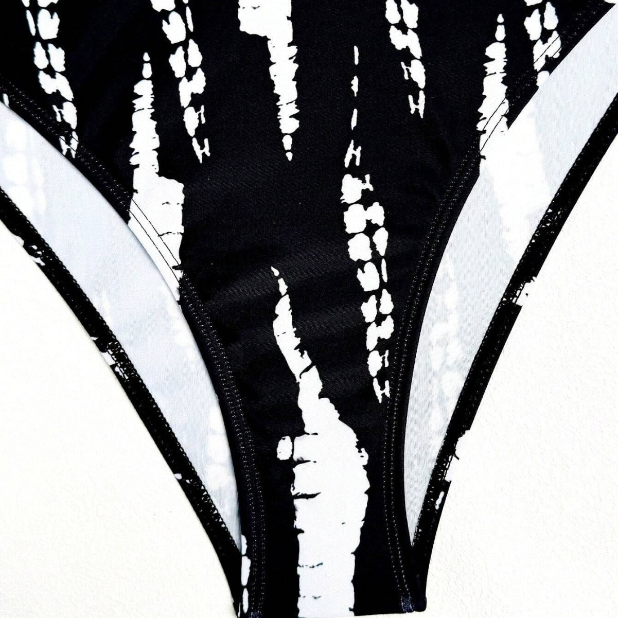 Backless Neck One-piece Swimwear