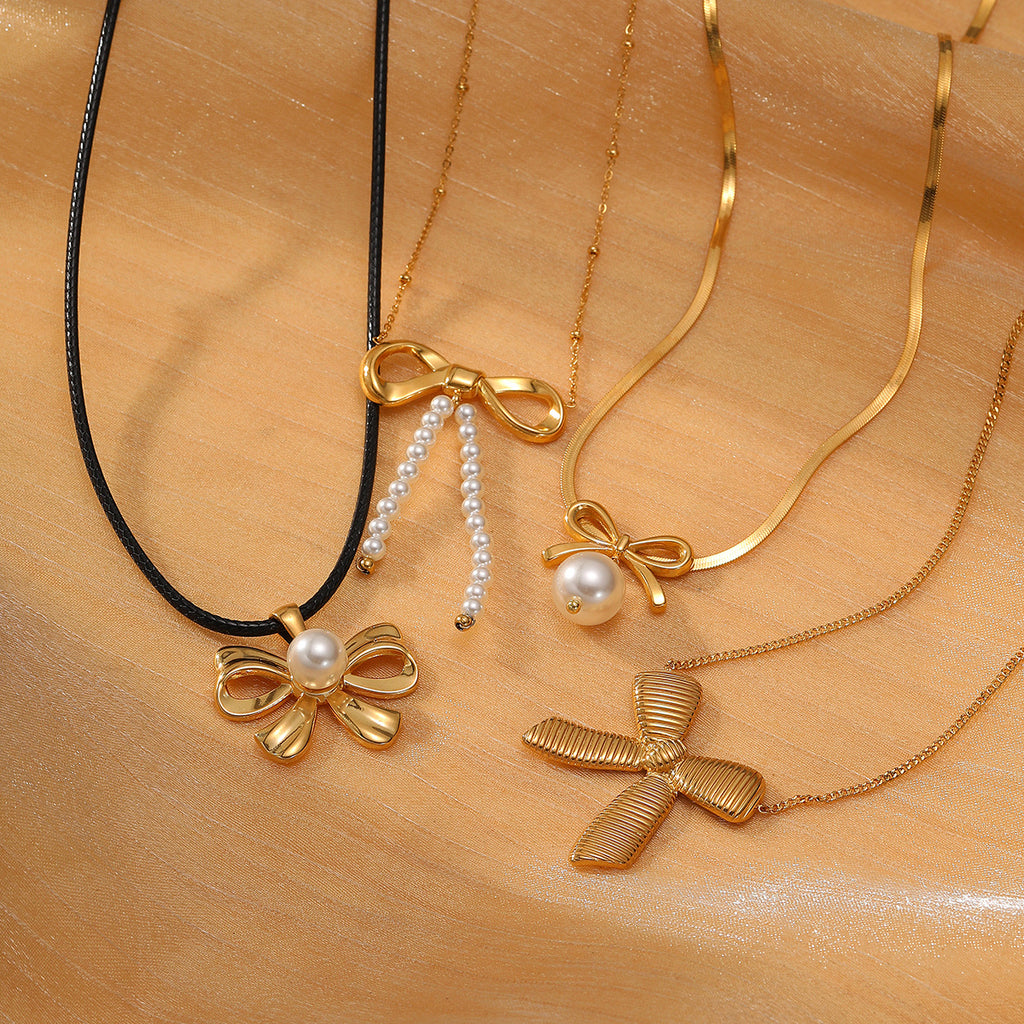 Simple Elegant Pearl Bow Necklace