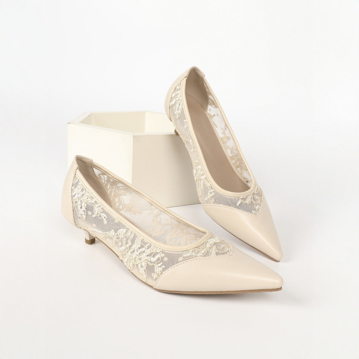 Women's French Lace Pointed-Toe Low-Heel Shoes